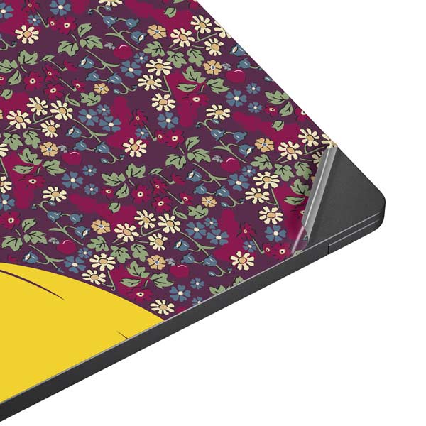 Disney Snow White Character with Floral Pattern Surface Laptop 7 13.8in Skin