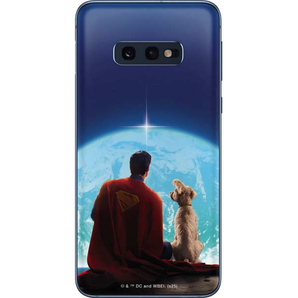 Superman 2025 Superman & Krypto watch the Earth Galaxy S10e Skin