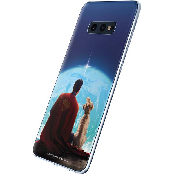 Superman 2025 Superman & Krypto watch the Earth Galaxy S10e Skin
