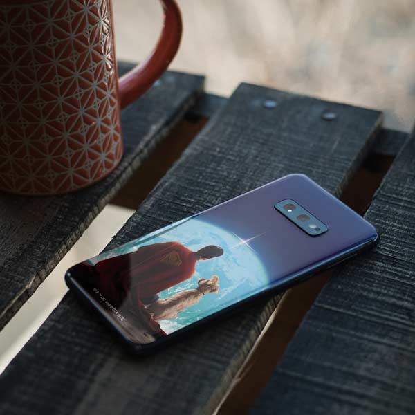 Superman 2025 Superman & Krypto watch the Earth Galaxy S10e Skin