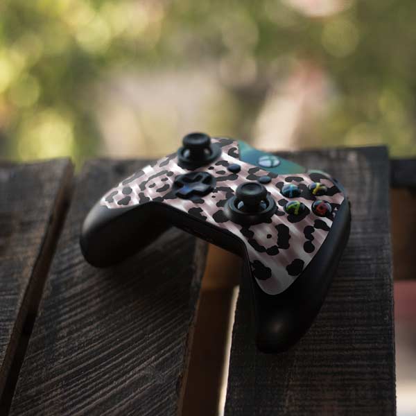 B&W Leopard Xbox One Controller Skin