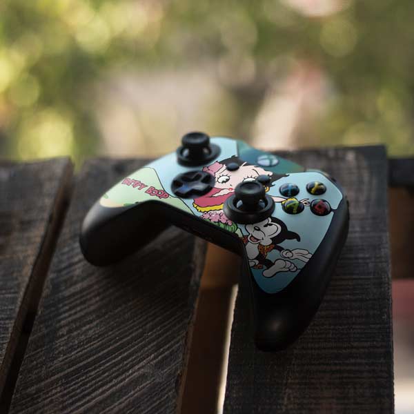Betty Boop Surfing Xbox One Controller Skin