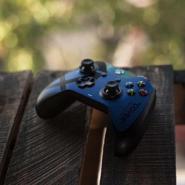 Black and Blue Arrows Xbox One Controller Skin