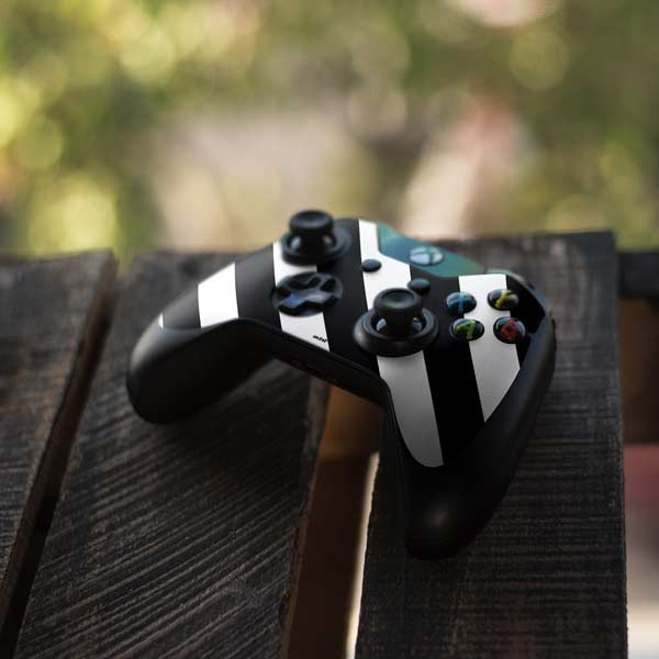 Black and White Geometric Stripes Xbox One Controller Skin