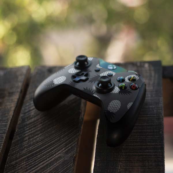 Black and White Pineapples Xbox One Controller Skin