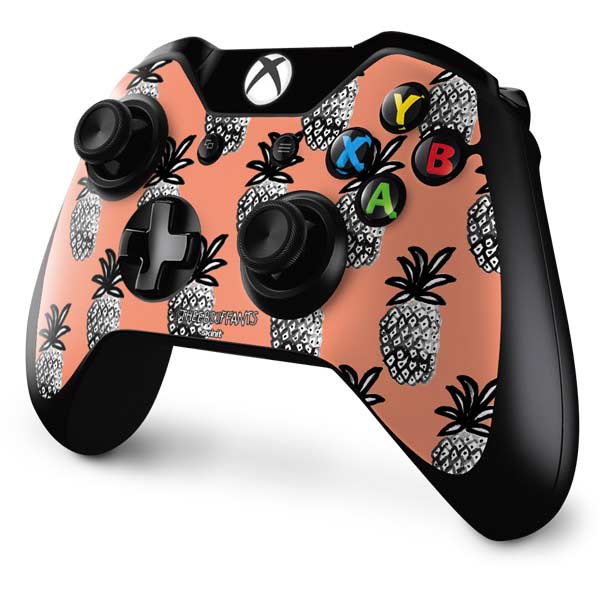 Bouffants and Broken Hearts Gray Scale Pineapple Xbox One Controller Skin