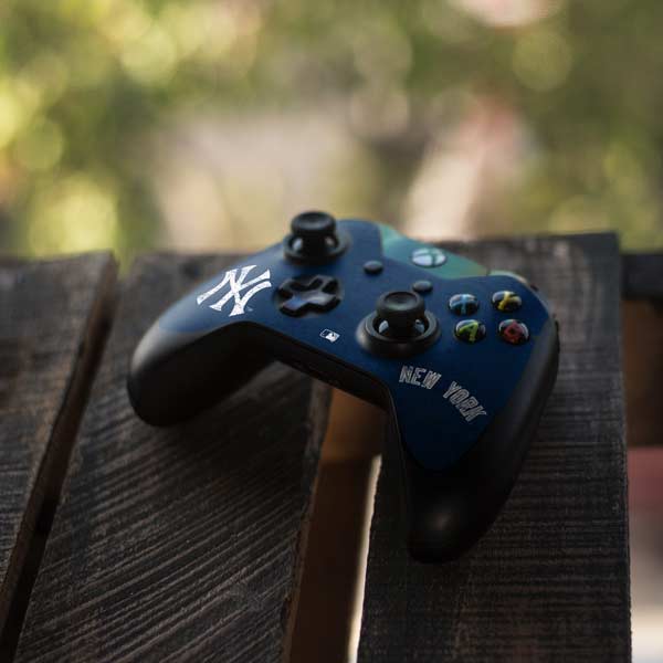MLB New York Yankees - Solid Distressed Xbox One Controller Skin